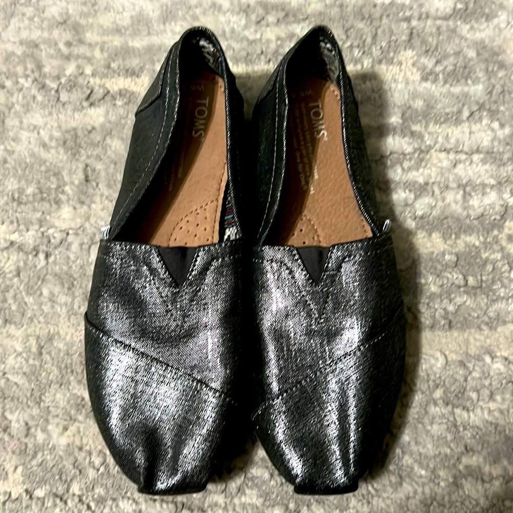Brand new Toms